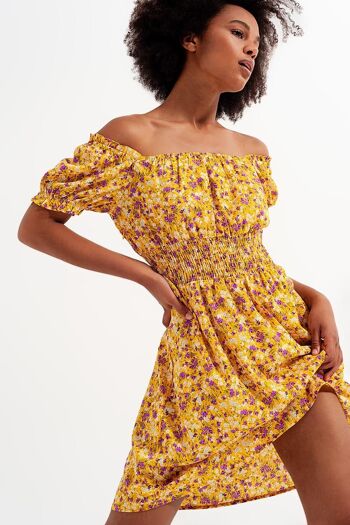 Mini-robe avec détail froncé à imprimé fleuri jaune 2
