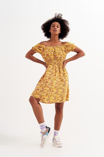 Mini-robe avec détail froncé à imprimé fleuri jaune 3