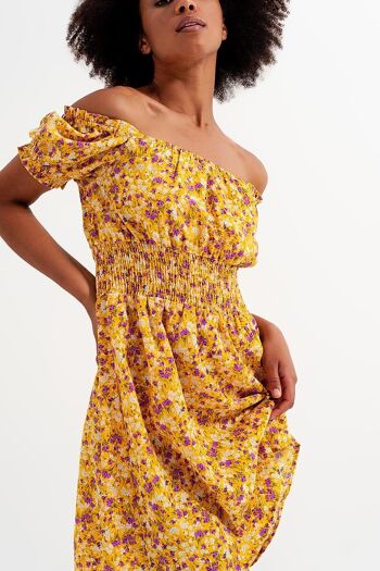 Mini-robe avec détail froncé à imprimé fleuri jaune 5