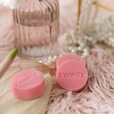 La vie en rose fondant scented with natural wax