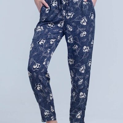 Pantalón azul marino con estampado floral.