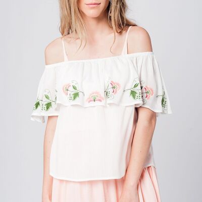 Blusa blanca con volantes y hombros descubiertos