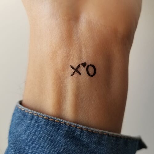 Tatouages temporaires du motif "xo" (set de 8 tatouages)