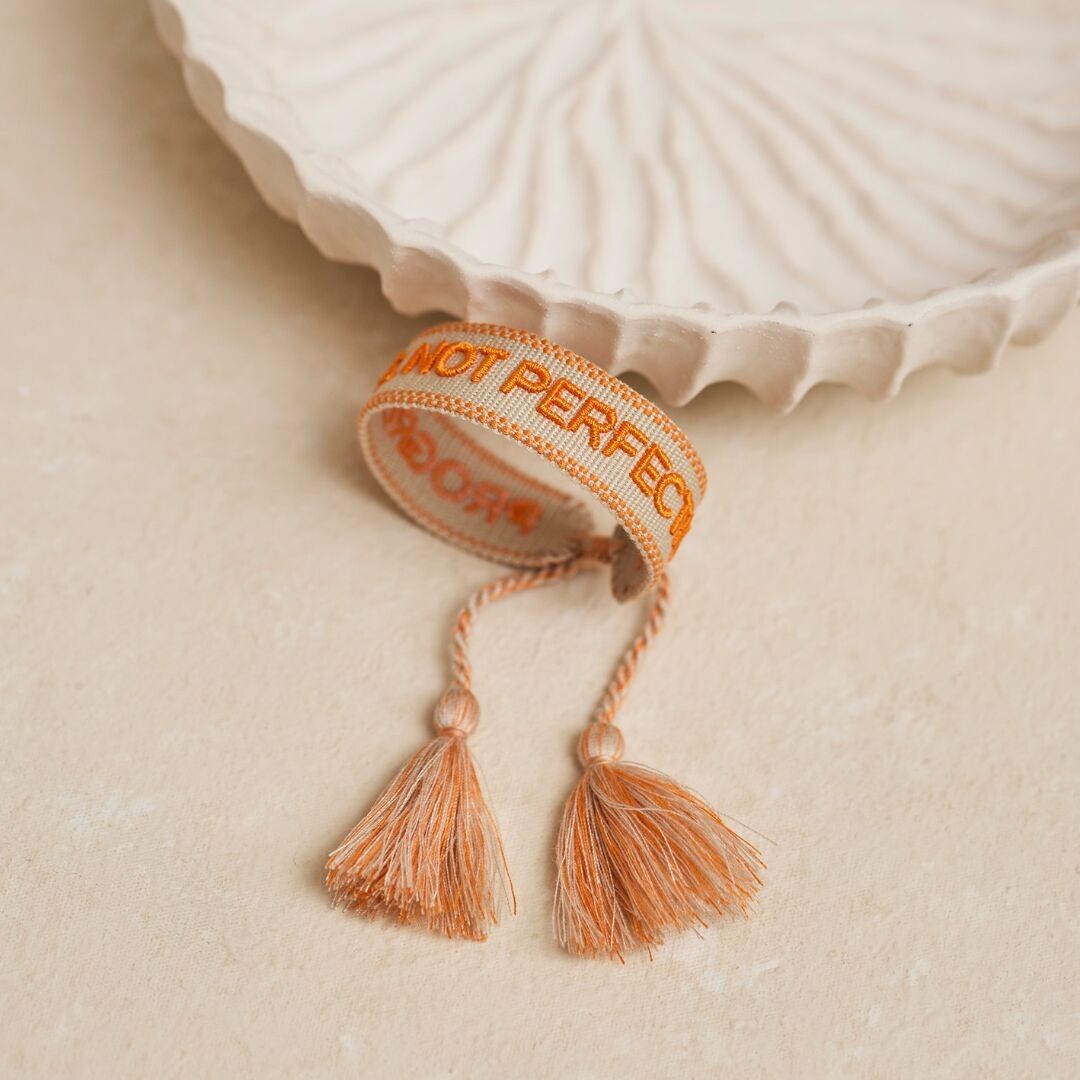 Bracciale che afferma il progresso, non la perfezione