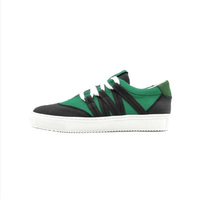 Grün-weißer nachhaltiger Phoenix-Sneaker – zirkulär, upgecycelt und recycelt