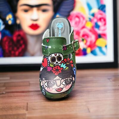 Pantuflas tipo zuecos de cuero Frida Kahlo Air Clogx 224 verdes