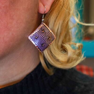 Boucle d'oreille carrée en cuivre géométrique violette