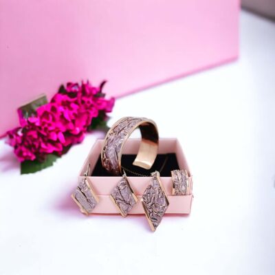 Rosa Kupfer faltige Halskette, Ohrring, verstellbarer Ring, Armband-Set