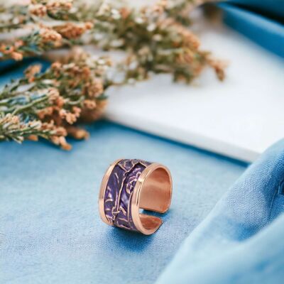 Verstellbarer Ring aus violettem Kupfer mit Falten