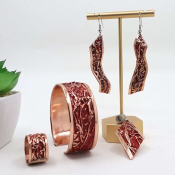 Ensemble de bracelets et boucles d'oreilles en cuivre froissé à motifs rouges, bague réglable 4