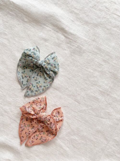 Bow hair clip / linen floral