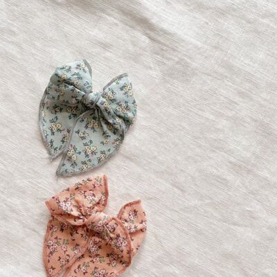 Bow hair clip / linen floral