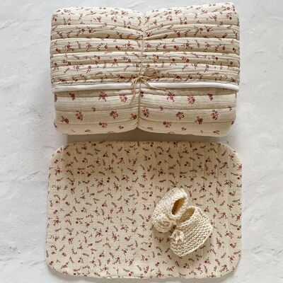 Kids quilt / playmat - vintage rose