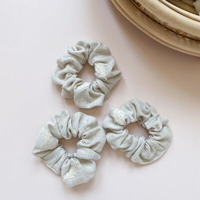 Linen scrunchie / embroidered leaves linen