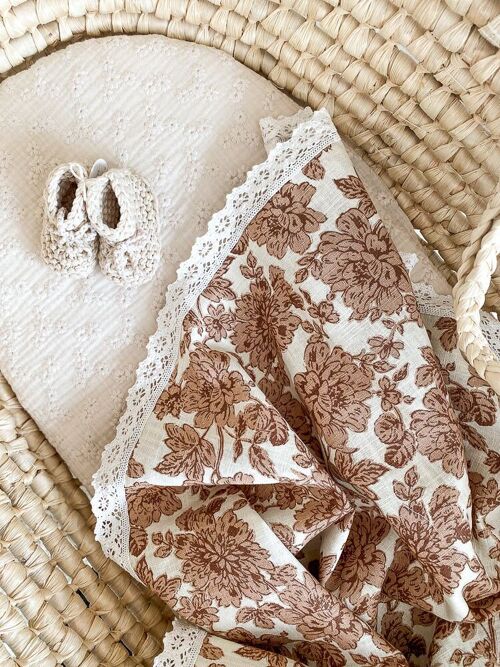 Linen swaddle + lace trim / tan floral