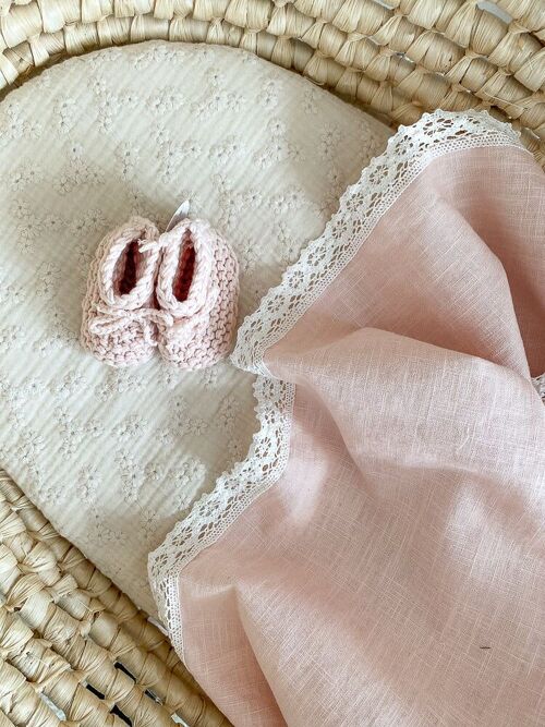 Linen swaddle + lace trim / blush