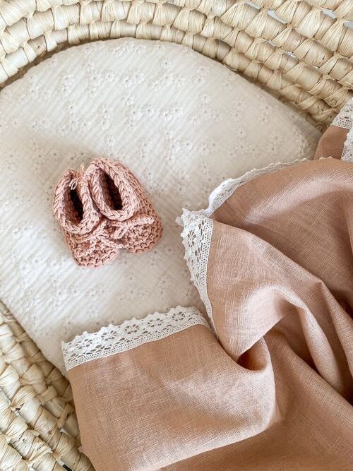 Linen swaddle + lace trim / nude