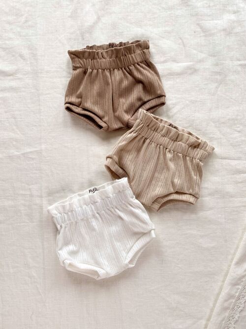 Girly pointoille ruffle shorts