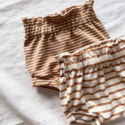 Girly ruffle shorts / caramel stripes