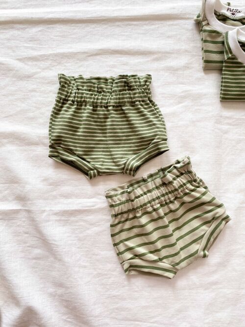 Girly ruffle shorts / olive stripes