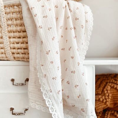 Muslin swaddle / little flowers + lace