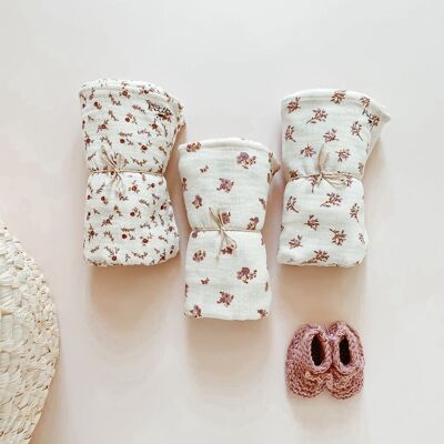 Muslin swaddle / vintage rose flowers