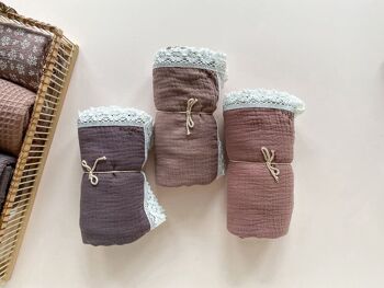 Couverture d'emmaillotage en mousseline / lilas profond 3