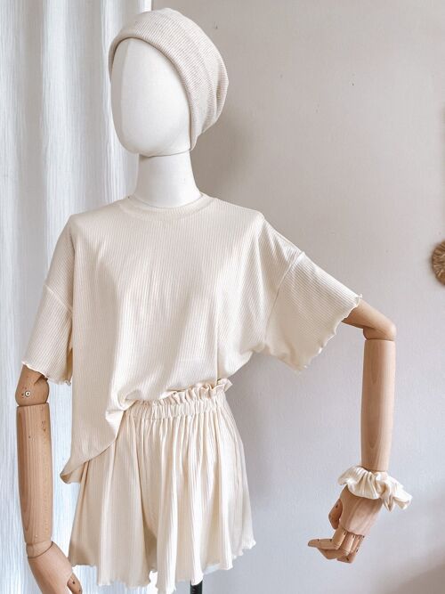 Ruffle ribbed t-shirt / creamy vanilla