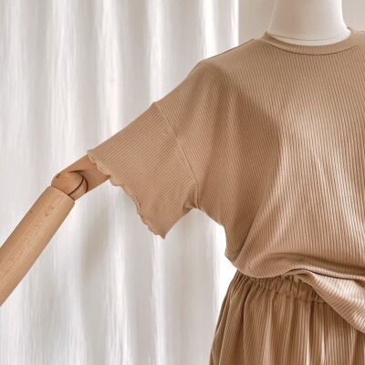 Ruffle ribbed t-shirt / sand