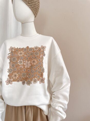 Crewneck surdimensionné / Caramel floral audacieux / blanc cassé 4