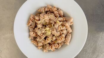 Fusilli à la spiruline sans gluten avec sauce au Parmigiano Reggiano - 35.7g de pâtes italiennes protéinées 2