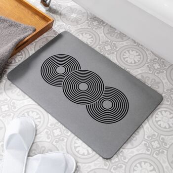 Tapis de bain antidérapant en pierre grise Zen Circles 1