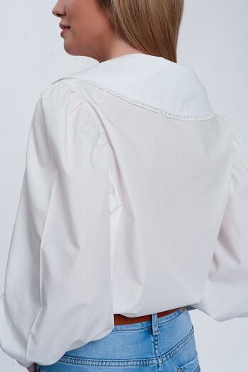Chemise à col oversize en blanc 2