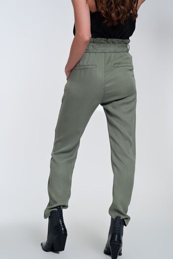 Pantalon à nouer à la taille en vert 3