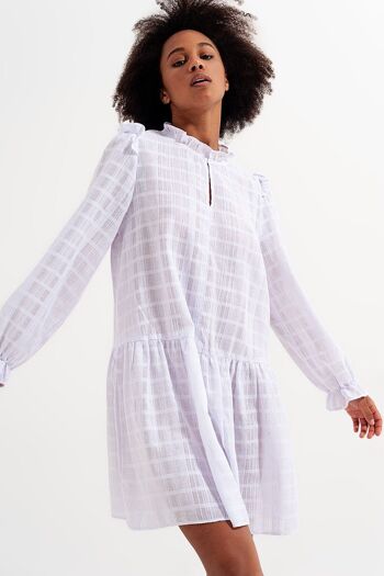 Mini robe volumineuse à volants en blanc 2