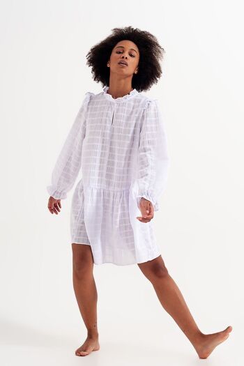 Mini robe volumineuse à volants en blanc 4