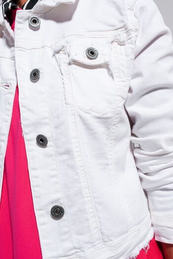 Veste en jean à bords bruts de couleur blanc 5