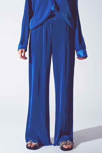 Pantalon large plissé en satin bleu 1