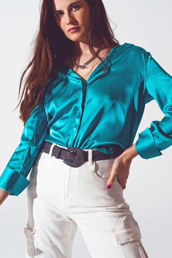 Chemise en satin avec poignet fendu en turquoise 1