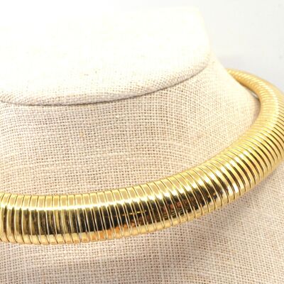 Golden steel necklace with curved bangle, tight rings