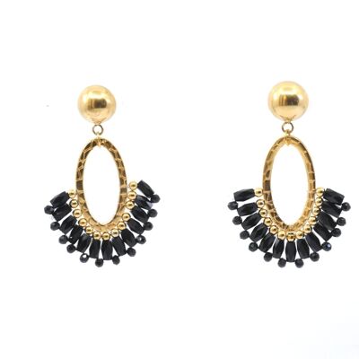 Steel earrings hanging with elongated pearls