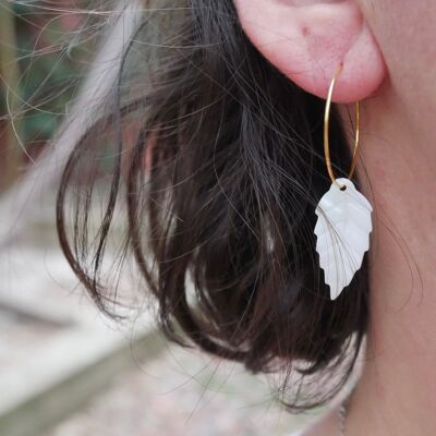 Boucles d'oreilles créoles et Feuille en nacre, Made in France