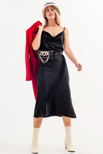 Robe midi en satin à bretelles en noir 2