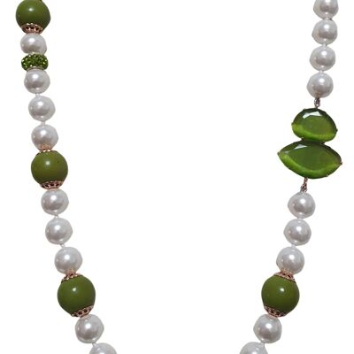Knotted pearl necklace with green inserts
