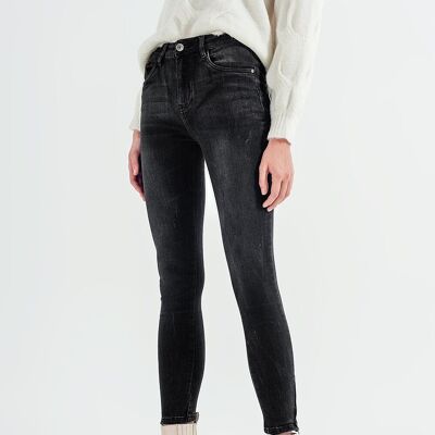Skinny Jeans mit Knöchel-Reißverschluss in schwarzer Waschung