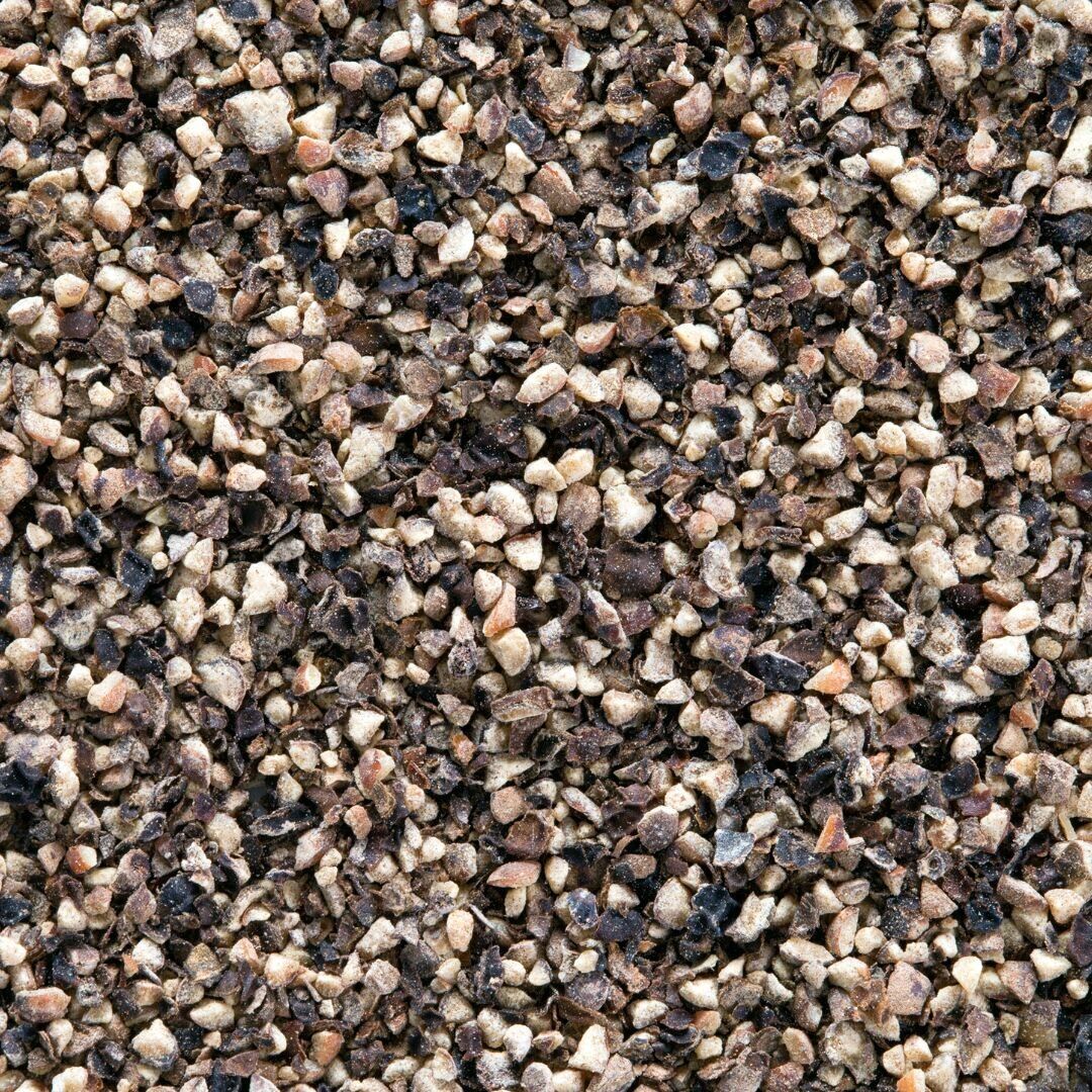 Gebrochener schwarzer Pfeffer