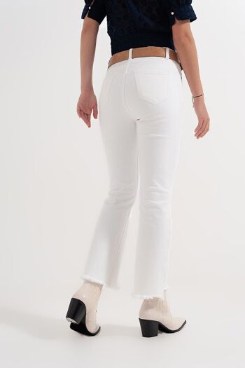 Pantalon droit en blanc avec chevilles larges 2