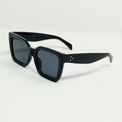 Squared Sunglasses With Dark Lenses in Black