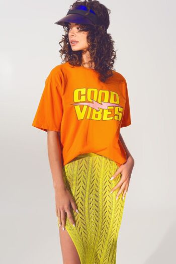 T-shirt avec texte Good Vibes en orange 1
