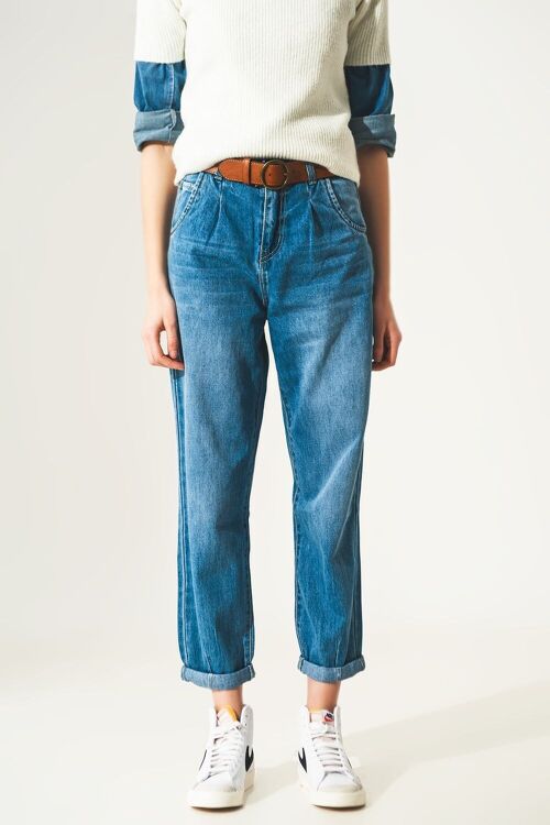 Straight leg jeans with darts at the waist in medium blue
